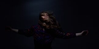 Οι “TheBitterSweet” παρουσιάζουν το νέο τους τραγούδι με τίτλο “RiverOfDreams”!