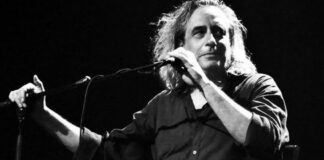 Γιάννης Αγγελάκας: Ηλεκτική καρέκλα στο Ηρώδειο