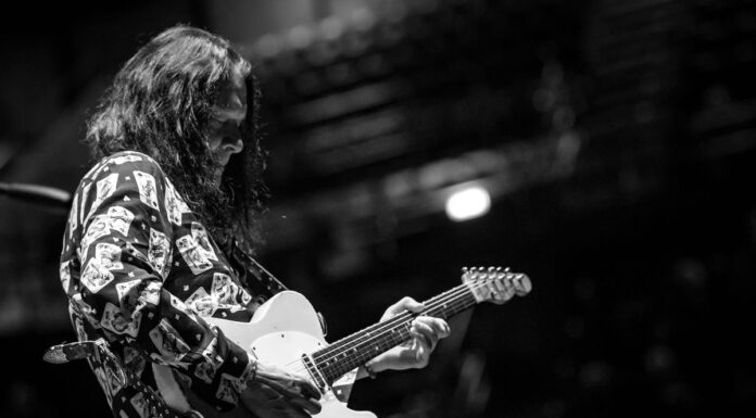 O θρυλικός Robben Ford έρχεται στην Αθήνα! Στο Fuzz Club για μία μόνο βραδιά, την Παρασκευή 8 Δεκεμβρίου.