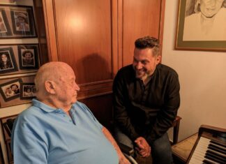 Ο Μπάμπης Βελισσάριος συναντά τον Μίμη Πλέσσα!