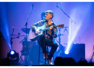 Φοίβος Δεληβοριάς: Η συγκινητική & ενθουσιώδης sold out πρεμιέρα στις 3/2@ Κύτταρο (Photos)