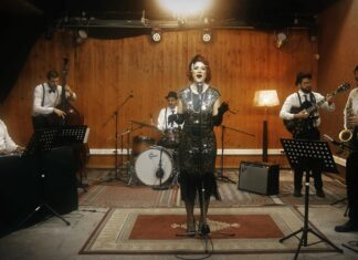 Η Ζανέλ ερμηνεύει το νέο της τραγούδι “Τσάρλεστον”!