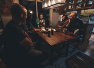 Η Post Rock Band Glassfield κυκλοφορεί το νέο άλμπουμ “Leave a Light On”