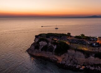 Σήκωσε αυλαία το Sani Festival με Placido Domingo | Φωτό & video