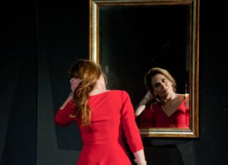 Η πόρνη από πάνω στον Νέο Ακάδημο από 21 Οκτωβρίου 2024