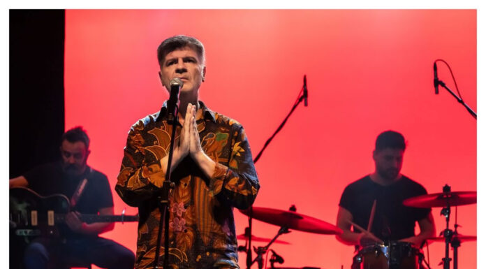 Πάτρα: Φοίβος Δεληβοριάς | Τρίτη 18 Μαρτίου στο BeerBarQ