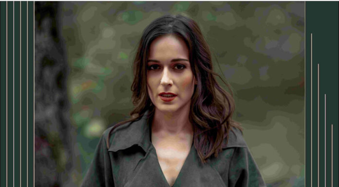 Δήμητρα Αντωνακούδη – “Είναι τα λόγια” | Νέο τραγούδι και video Δήμητρα Αντωνακούδη - "Είναι τα λόγια"