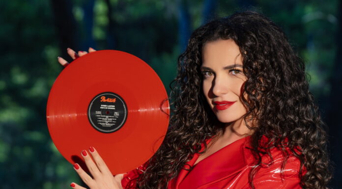 Φωτεινή Δάρρα ” Βινύλιο ή κασέτα; ” The party edition | Απο Παρασκευή 13 Δεκεμβρίου Φωτεινή Δάρρα ” Βινύλιο ή κασέτα; ”