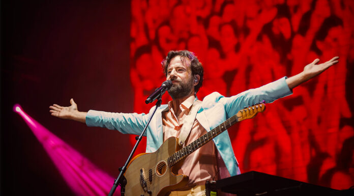 Ο Κωστής Μαραβέγιας στήνει το απόλυτο Pre-Xmas Party στο Floyd Live Music Venue!