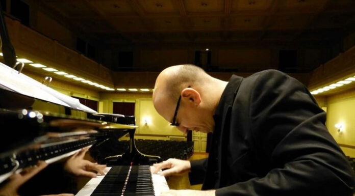 Γιώργος Ψυχογιός «Αυτοσχεδιάζοντας με τις νότες του Μίμη Πλέσσα» Γιώργος Ψυχογιός «Αυτοσχεδιάζοντας με τις νότες του Μίμη Πλέσσα»