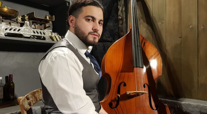 Ο Αλέξανδρος Δημητρίου κάνει το δισκογραφικό του ντεμπούτο Ο ταλαντούχος Αλέξανδρος Δημητρίου κάνει το δισκογραφικό του ντεμπούτο με μια ερωτική μπαλάντα.