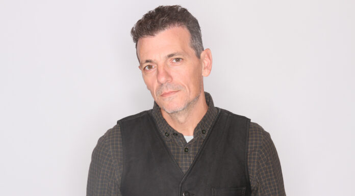 Με ελαφριά καρδιά ΙΙ: Απο τον Μανώλη Φάμελο | Συμμετέχουν οι Nalyssa Green, Δώρος Δημοσθένους, Νατάσσα Μποφίλιου, Λουίζα Σοφιανοπούλου και Γιώργης Χριστοδούλου.