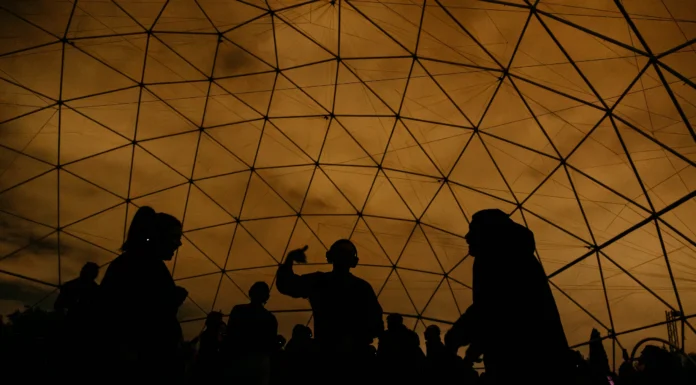 Under Pressure Music Sessions: Mια σειρά συναυλιών στον Θόλο | Είσοδος ελεύθερη Under Pressure Music Sessions by SNFCC Youth Council