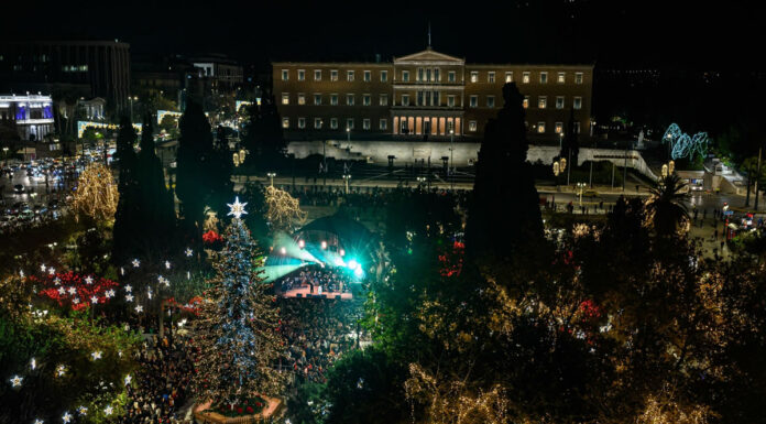 Παραμονή Πρωτοχρονιάς στην πλατεία Συντάγματος με την «Ταράτσα του Φοίβου»