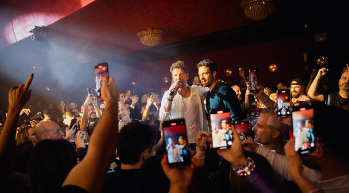 Cabaret Athens: “Η εμφάνιση του Κωνσταντίνου Αργυρού πλάι στον κορυφαίο Έλληνα σταρ Σάκη Ρουβά το βράδυ της Κυριακής”