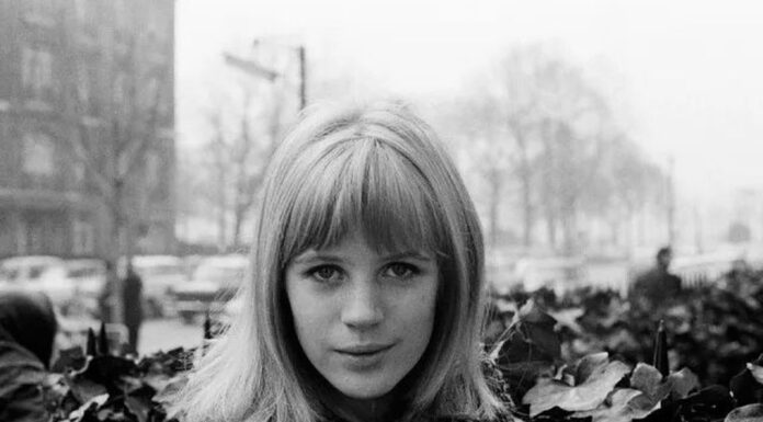 Έφυγε από τη ζωή η Marianne Faithfull σε ηλικία 78 ετών Έφυγε από τη ζωή σε ηλικία 78 ετών η Marianne Faithfull.