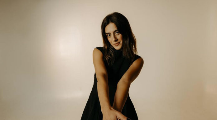 Η Βασιλική Μιχαλοπούλου παρουσιάζει το album της Ενδεχόμενα