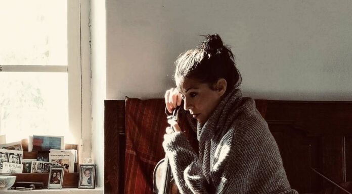 Η Μαρία Μανουσάκη παρουσιάζει το νέο της album “Behind Closed Doors” Μαρία Μανουσάκη