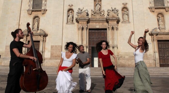 Πρωτομαγιά με τους ΕNCARDIA στο theatre of the no Πρωτομαγιά με τους Encardia_ ΤΗΕΑΤRE OF THE NO _ Πέμπτη 1/5
