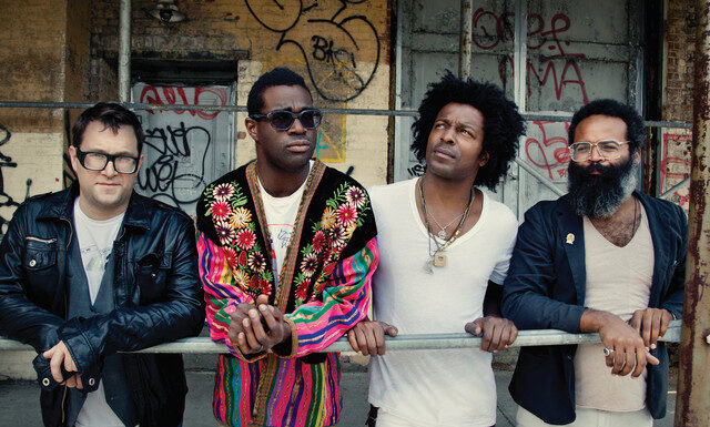 Οι θρυλικοί TV ON THE RADIO, ανεβαίνουν στη σκηνή του ιστορικού θεάτρου του Λυκαβηττού, στις 8 Ιουνίου 2025, για ένα εκρηκτικό live!