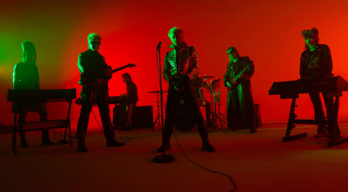 La Femme: Το γαλλικό συγκρότημα που μετατρέπει την Αθήνα σε ένα ατελείωτο πάρτι La Femme: Το γαλλικό συγκρότημα μετατρέπει την Αθήνα σε ένα ατελείωτο πάρτι I 23 & 24 Μαΐου 2025, Universe Athens