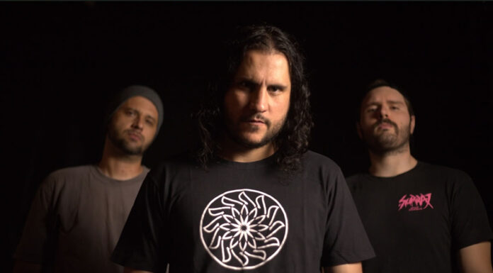 Το ροκ τρίο Mad Sneaks κυκλοφορεί το νέο single “Coma” με ροκ επιρροές της δεκαετίας του ’90 Το ροκ τρίο Mad Sneaks κυκλοφορεί το νέο single "Coma" με ροκ επιρροές της δεκαετίας του '90