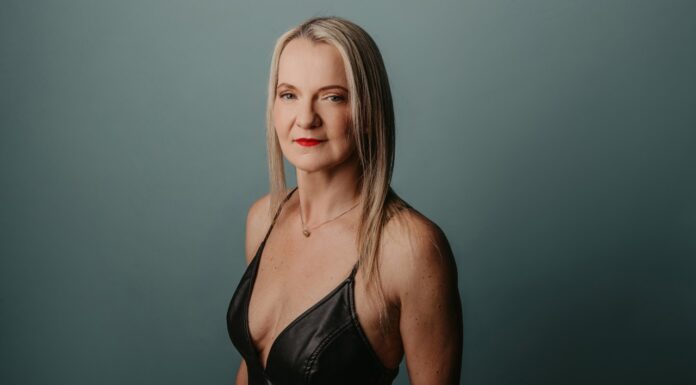 Η Miriam Stephan κυκλοφορεί το νέο σινγκλ “This Feeling” με τον André Menegazzo Miriam Stephan