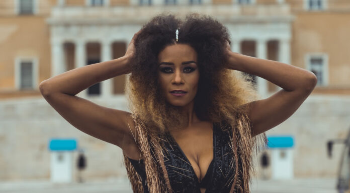 Η Shaya σκηνοθετεί και πρωταγωνιστεί σε ένα πρωτοποριακό show Χολυγουντιανών προδιαγραφών! (video)