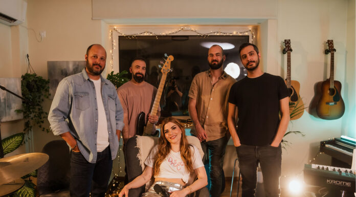 Η Μαρία Κουτσουρλή «Ζωντανά απ’ το Σαλόνι» παρουσιάζει το album «Μια άλλη εκδοχή»