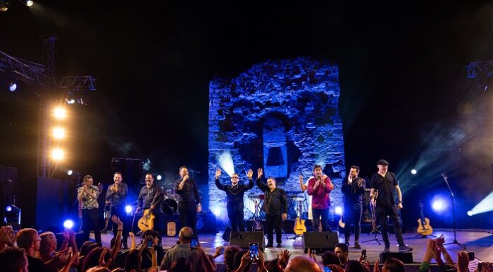 SANI FESTIVAL 2025 | Ο Λόφος της Σάνης «πήρε φωτιά» με την εκρηκτική επανεμφάνιση των Gipsy Kings