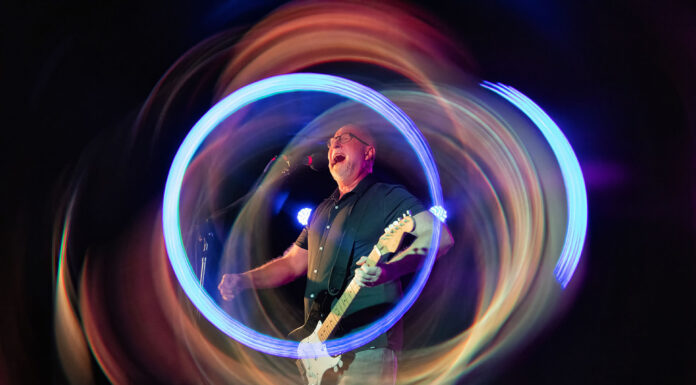 Ο θρυλικός τραγουδοποιός Bob Mould (Hüsker Dü, Sugar) έρχεται στην Ελλάδα για 2 solo electric εμφανίσεις.