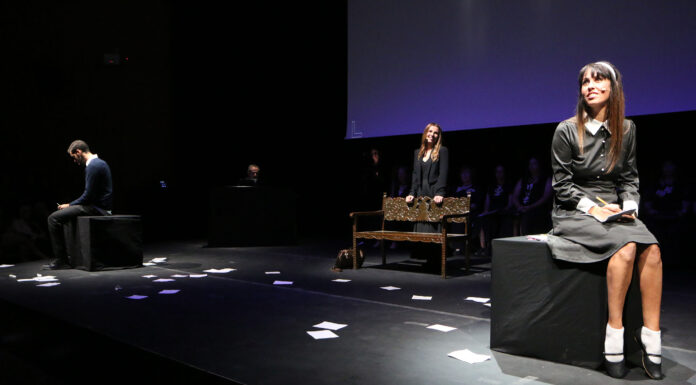 Είδαμε ”Το κόκκινο γράμμα”, μία συγκλονιστική παράσταση που μας καθήλωσε!