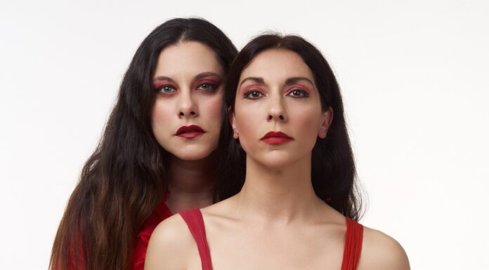 Η Λέλα και η Λέλα: Μια κωμωδία – παιχνίδι εξουσίας ανάμεσα σε δύο γυναίκες | Θέατρο Φούρνος | Από 7 Νοεμβρίου 2025