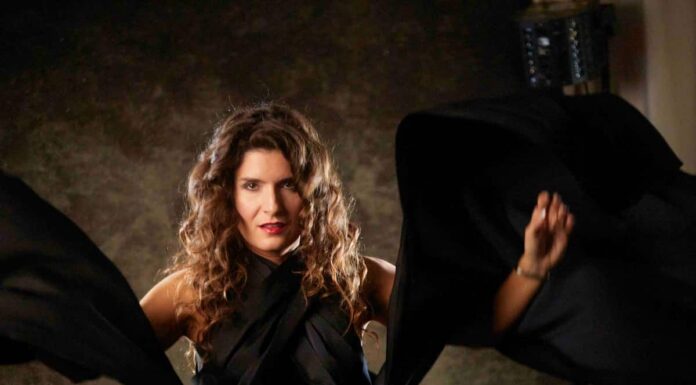 Η ΜπέττυΧαρλαύτη κάνει στάση στο Ολύμπια με «Τα τραγούδια των αγώνων»