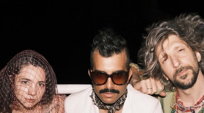 Νέα κυκλοφορία, Walk a Mile με τη συμμετοχή του Alex Sid