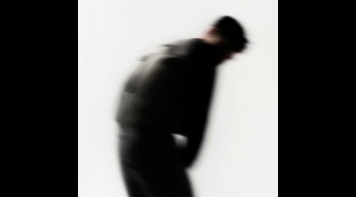 «Δύο βράδια» – Νέο single από Ecati και το album «Ερώτικ Ηλεκτρόνικα»