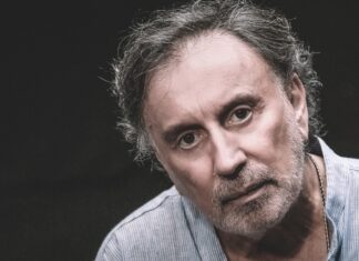 Κοραής Δαμάτης: «Καλοήθη παράσιτα» – Ένα νέο μυθιστόρημα για την ελληνική οικογένεια