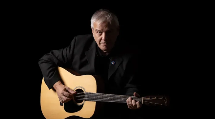 Γιώργος Δημητριάδης – «Μεγάλες Στιγμές»: Η ηλεκτρική επιστροφή του εμβληματικού τραγουδοποιού Γιώργος Δημητριάδης