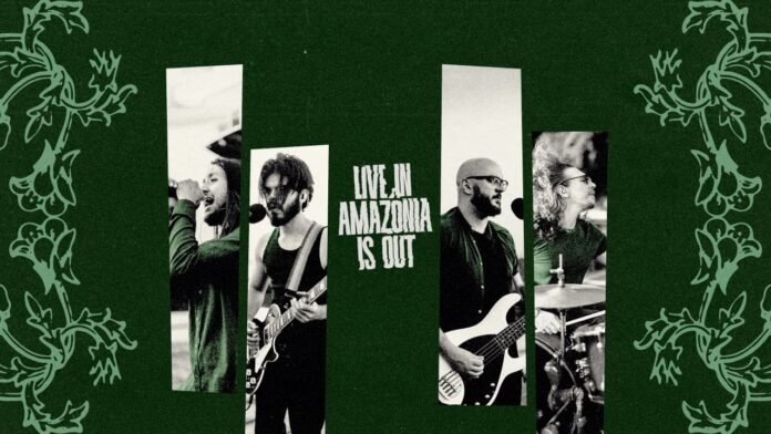 unoplast Cave performing live in Amazonia on a raft