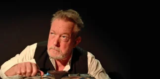 «Η Τελευταία Μαγνητοταινία του Κραπ» του Σάμουελ Μπέκετ στο Theatre of the NO: Μια αναμέτρηση με το παρελθόν