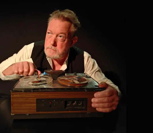 «Η Τελευταία Μαγνητοταινία του Κραπ» του Σάμουελ Μπέκετ στο Theatre of the NO: Μια αναμέτρηση με το παρελθόν