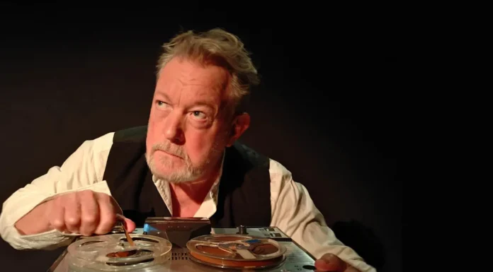 «Η Τελευταία Μαγνητοταινία του Κραπ» του Σάμουελ Μπέκετ στο Theatre of the NO: Μια αναμέτρηση με το παρελθόν