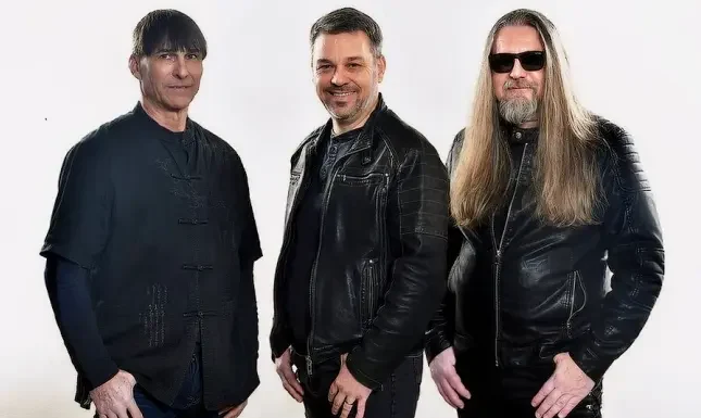 Extra Band: Το θρυλικό τσεχικό συγκρότημα επιστρέφει με το νέο single «Love Story»