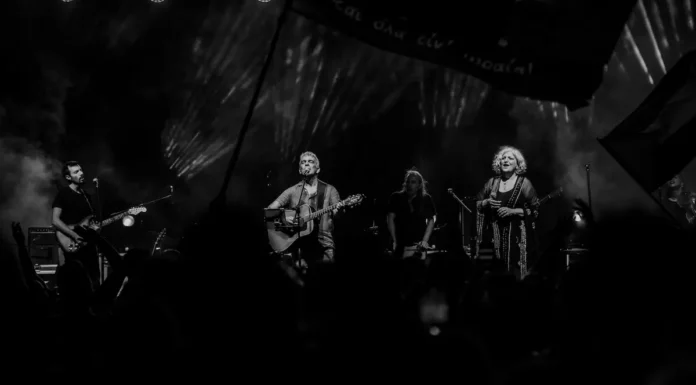 «Μαύρη Πέτρα»: Η συγκλονιστική μουσική συνάντηση του Δημήτρη Μυστακίδη και της Μάρθας Φριντζήλα Μαύρη Πέτρα Μυστακίδης Φριντζήλα