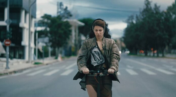 ILIA: «Ατσαλένιες Πεταλούδες» – Ένας ύμνος στην ανθεκτικότητα μέσα από το νέο της single