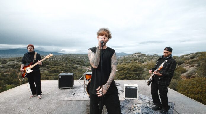 Στέλιος Τσουκιάς «Στη Δύση»: Ένα νέο άλμπουμ-ταξίδι από τον εγκλωβισμό στην ελευθερία