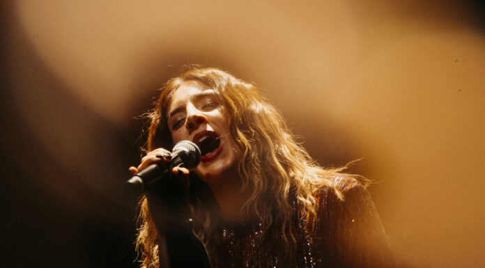 Βασιλική Μιχαλοπούλου: «Μόνο εσένα έχω» – Μια γενναία εξομολόγηση από τις «Κασέτες του Μελωδία 99,2» Βασιλική Μιχαλοπούλου: «Μόνο εσένα έχω» – Νέο single & Κασέτα Μελωδία