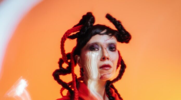 ολίνα: Κυκλοφόρησε το νέο άλμπουμ «Τι σε συγκίνησε;» – Ένα σουρεάλ μουσικό ταξίδι στον προσωπικό της κόσμο ολίνα Τι σε συγκίνησε νέο άλμπουμ indie pop Αθήνα