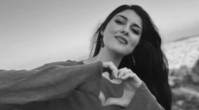 Μαρία Παπαλεοντίου: «Το Τραγουδάκι Της Αγάπης» Μια ωδή στο πιο αγνό συναίσθημα που περίμενε 20 χρόνια