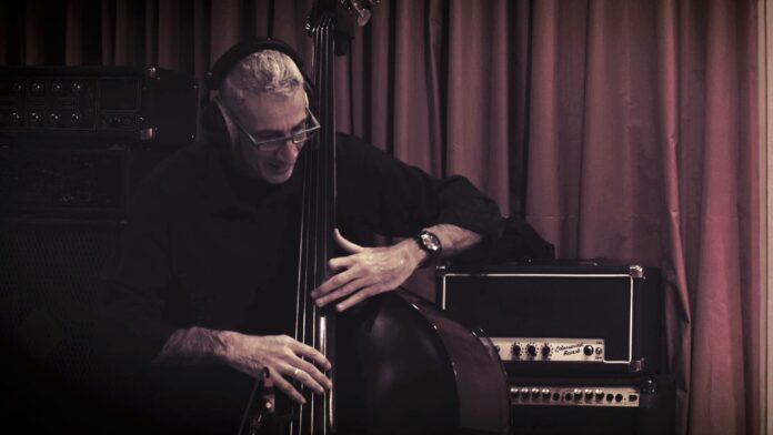 Νέο single και βίντεο από τον Μάνο Λούτα με τίτλο «Blue L»